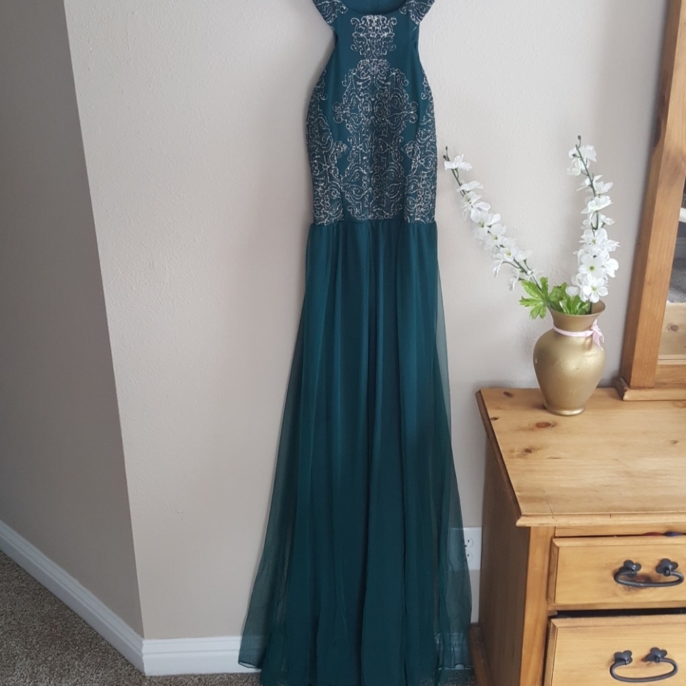 Key hole emerald green prom ball gown
